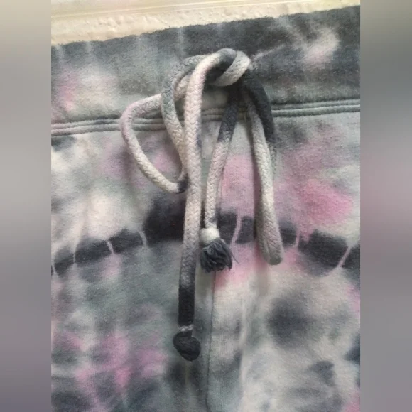 VS Pink shorts - Picture 5 of 8